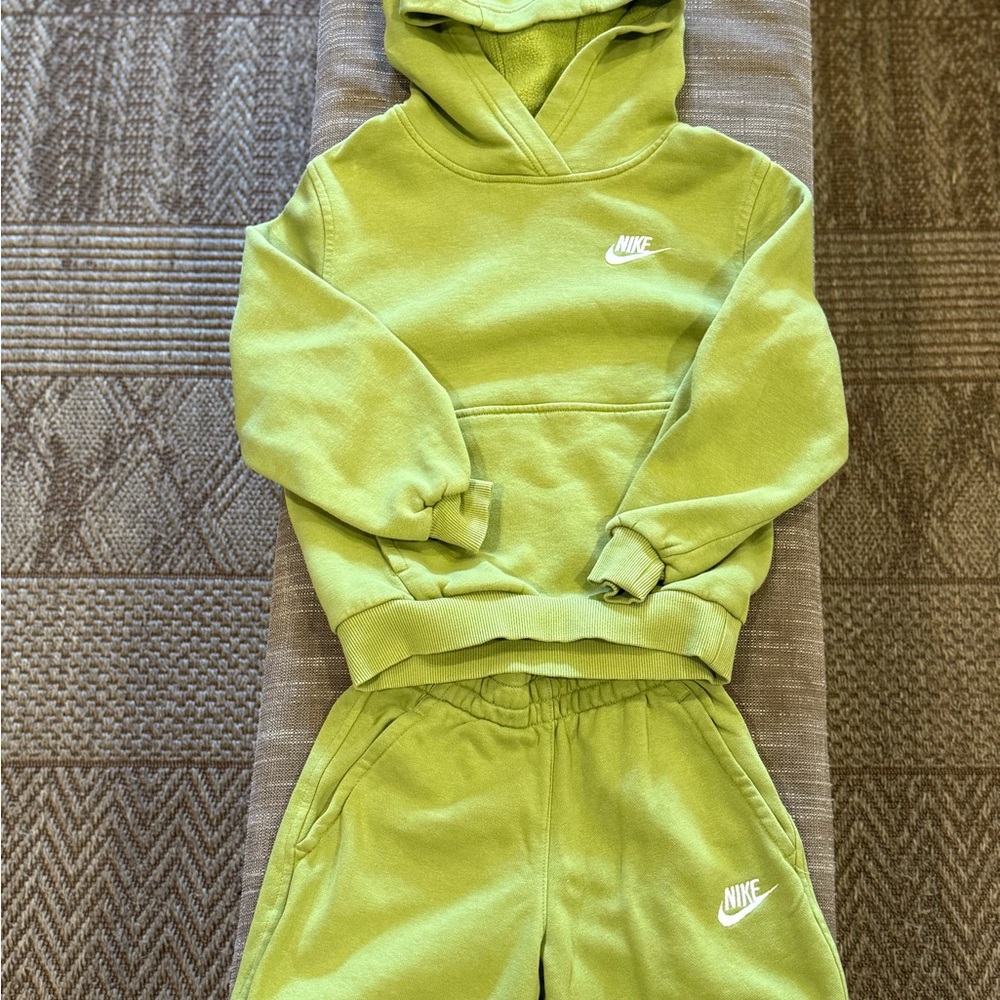 Nike youth matching set